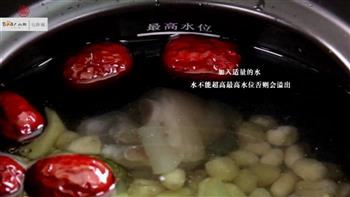 花生绿豆猪脚汤的做法步骤3