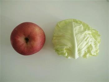 苹果卷心菜汁的做法图解1