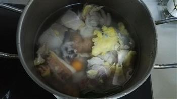 祛湿养颜鸡汤的做法图解2