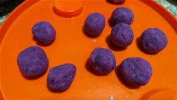 山药紫薯芝麻饼的做法步骤5