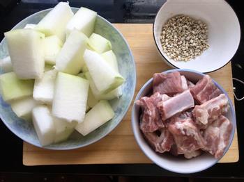 薏米冬瓜排骨汤的做法步骤1