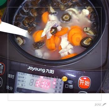香菇鸡肉胡萝卜粥的做法步骤2