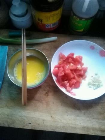 西红柿炒鸡蛋单人份的做法步骤2
