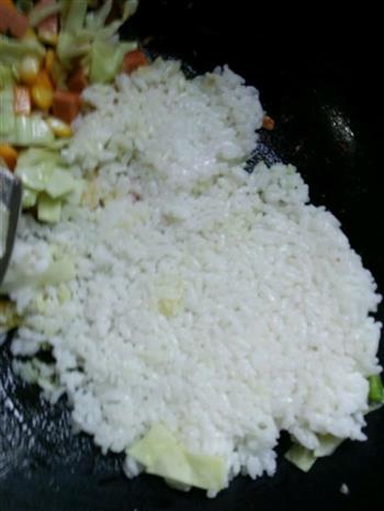 咖喱炒饭的做法步骤5