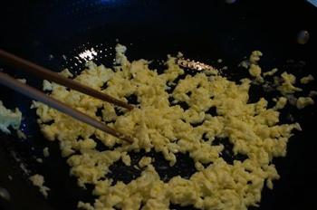 香菇酱蛋炒饭的做法步骤3