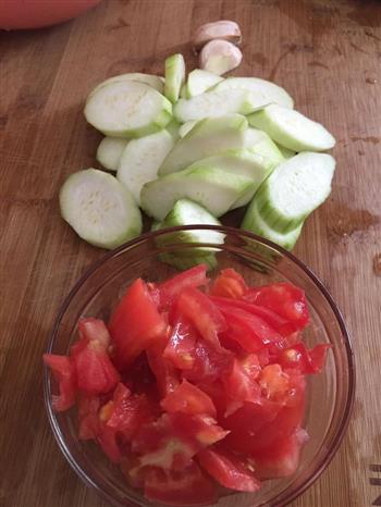 番茄炒丝瓜的做法步骤1