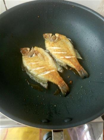香煎太阳鱼的做法步骤1