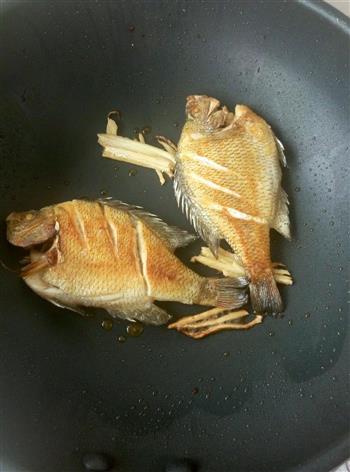 香煎太阳鱼的做法步骤3