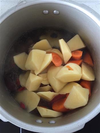 土豆排骨汤-简单好吃但不快的吃的做法步骤3