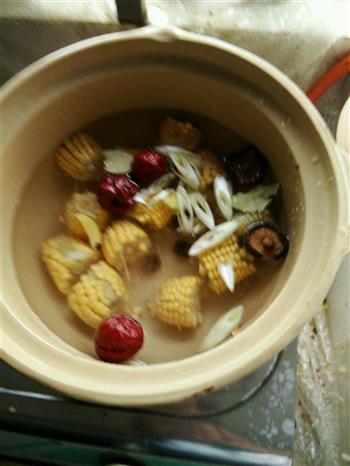 冬瓜玉米排骨汤的做法步骤3