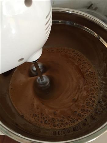 微甜巧克力纸杯蛋糕的做法步骤3