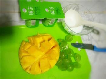 芒果酸奶冰的做法步骤1