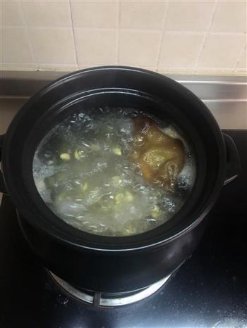 黄豆猪蹄汤的做法步骤3