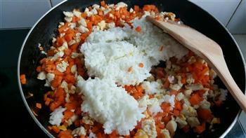 香喷喷胡萝卜蛋炒饭的做法步骤9