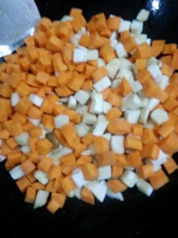 家常小炒素三样-胡萝卜、杏鲍菇、青椒的做法步骤3
