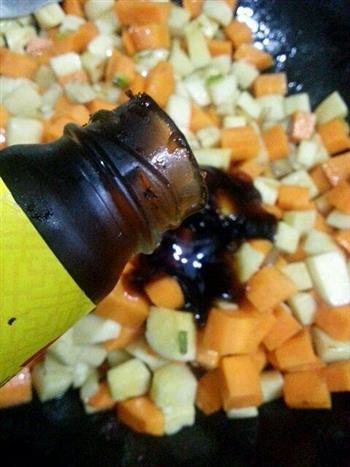 家常小炒素三样-胡萝卜、杏鲍菇、青椒的做法步骤5