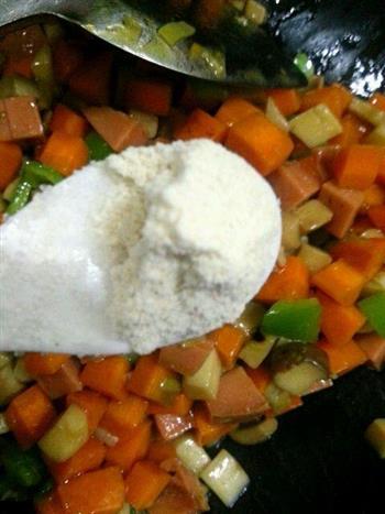家常小炒素三样-胡萝卜、杏鲍菇、青椒的做法步骤7