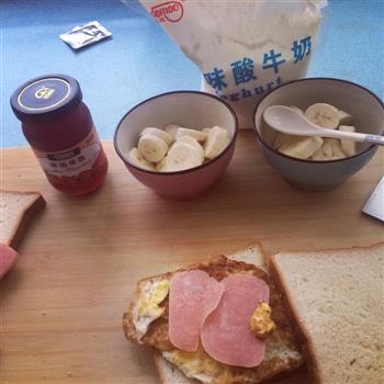 简易早餐三明治的做法步骤1