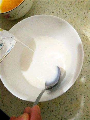 椰奶小方+芒果冰冻版的做法步骤2