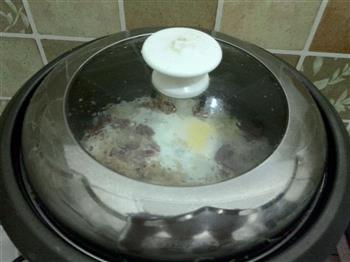 广式腊肠窝蛋饭的做法步骤1