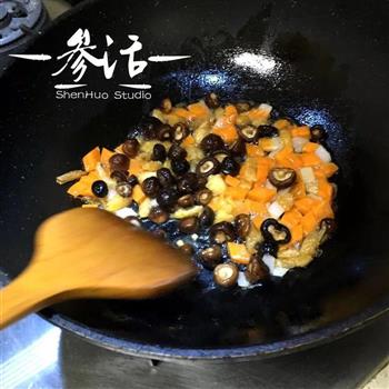 海参炒饭的做法步骤2