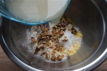 核桃仁玉米面发糕的做法步骤4