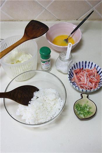 蟹肉炒饭的做法步骤4
