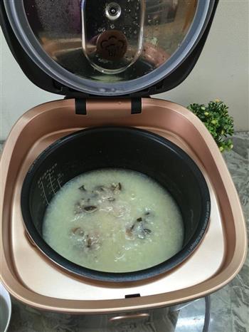 香菇薏米滑鸡粥的做法步骤7