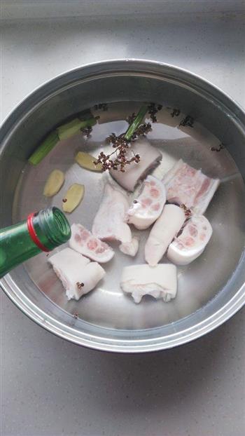 海带黄豆猪蹄汤的做法步骤2