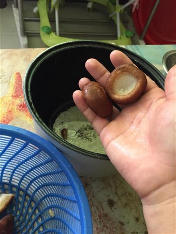猪肉酿香菇的做法步骤2