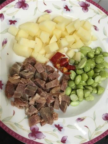 土豆牛肉焖饭的做法图解2