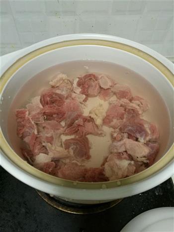 家常牛肉炖土豆汤的做法图解2