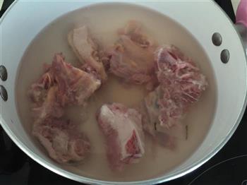 海螺椰片煲鸡汤的做法步骤2