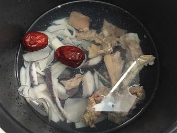 海螺椰片煲鸡汤的做法图解3