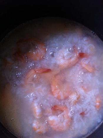 鲜虾青菜粥的做法步骤3