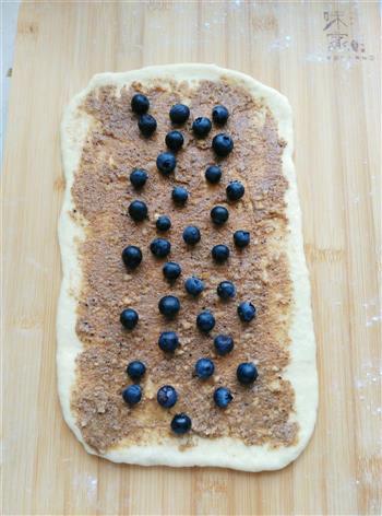 核桃蓝莓爆浆面包的做法图解7
