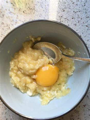 宝宝辅食-香蕉鸡蛋红豆沙卷的做法步骤5