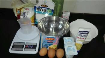 酸奶轻乳酪蛋糕的做法步骤1