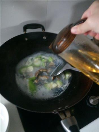 花蛤与丝瓜汤-鲜中带甜的做法步骤3