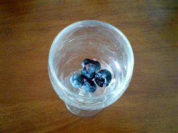 蓝色海洋-薄荷蓝莓鸡尾酒的做法图解3