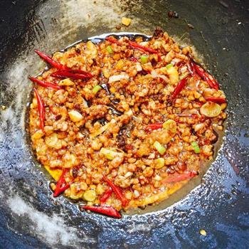 西红柿焖油豆腐的做法步骤7