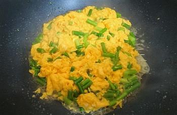 蒜苔腊肉炒鸡蛋的做法步骤16