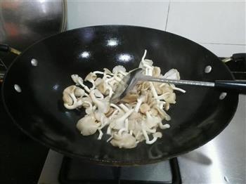 花椒油蘑菇炒肉的做法步骤2