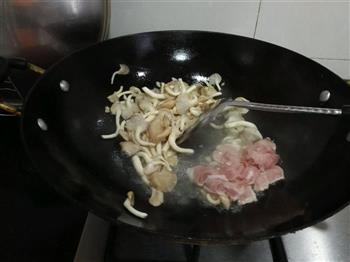 花椒油蘑菇炒肉的做法步骤3