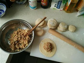 鲜藕肉包子的做法步骤2