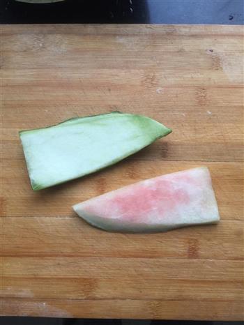 夏日清凉小菜-凉拌西瓜皮的做法图解1