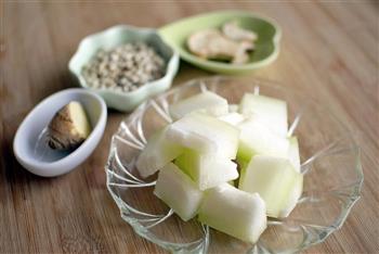 冬瓜薏米排骨汤的做法步骤2