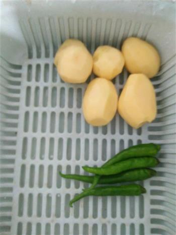青椒酸辣土豆丝的做法步骤1