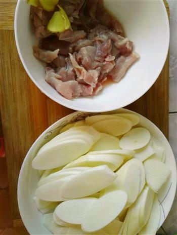 茭白炒肉片的做法步骤1