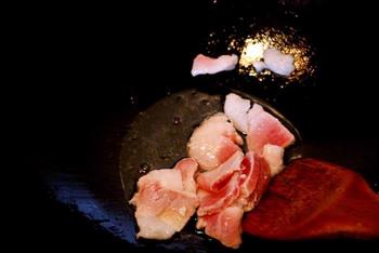 腐乳木耳白玉菇炒肉的做法图解2